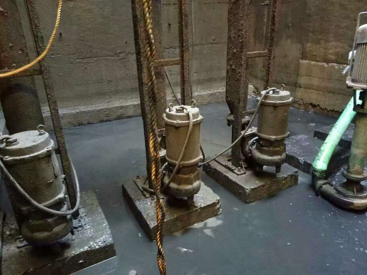 富民污水池清理